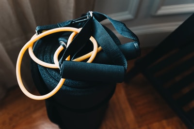 Yellow black elastic rope light photography
